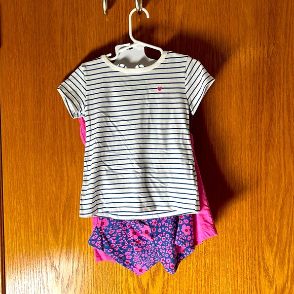 Three piece toddler outfit from Carters - Picture 3 of 3